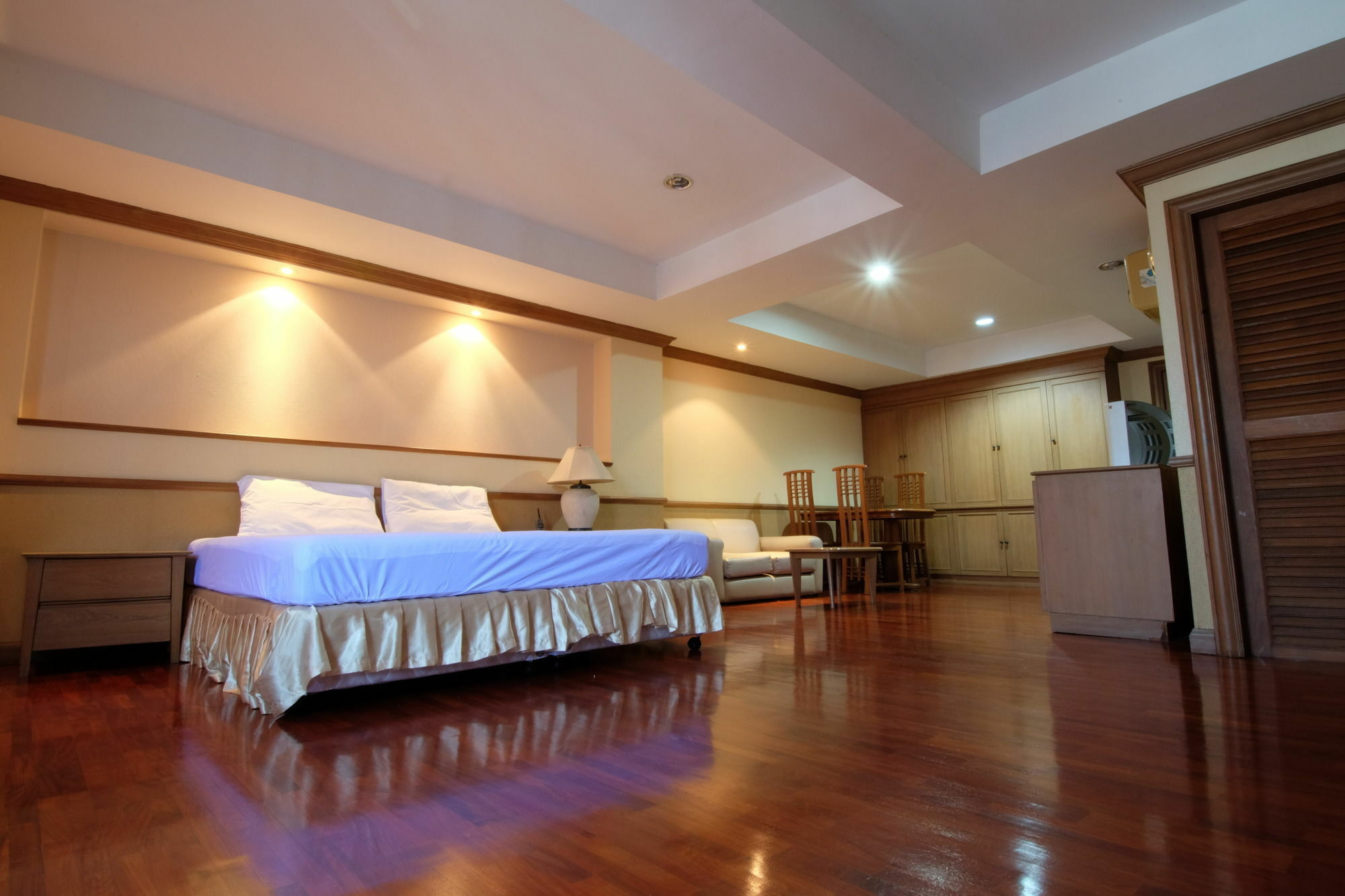 Alameda Suites Hotel Bangkok Exterior foto